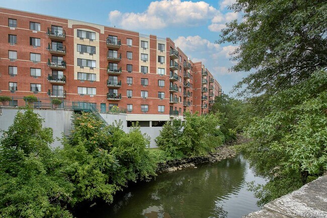 Building Photo - 123 Mamaroneck Ave