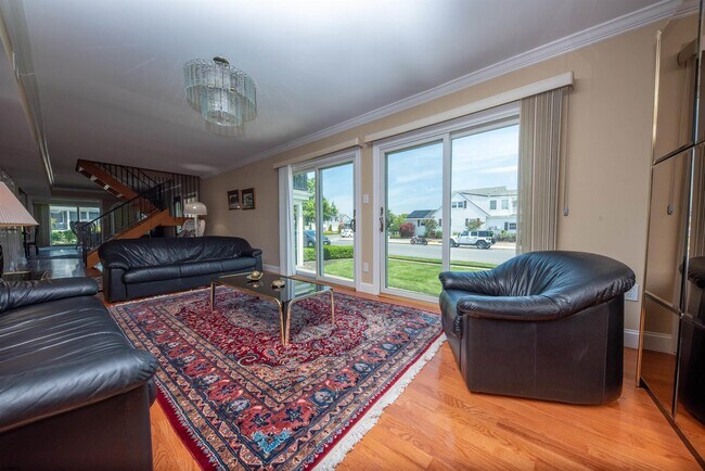 Building Photo - 3201 Bayland Dr