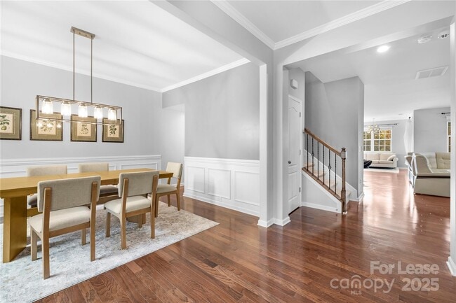 Building Photo - 5829 Dinsmore Ln