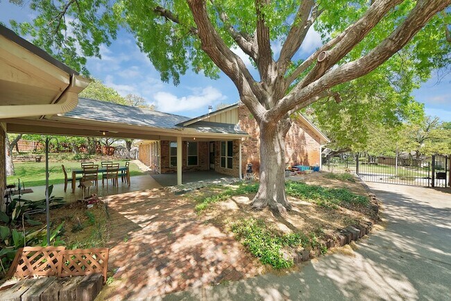 Building Photo - 2812 Whisperwood Trail