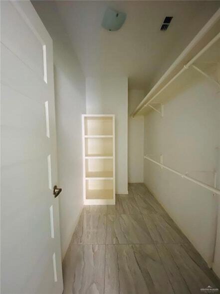 Building Photo - 1719 W Garrison Dr