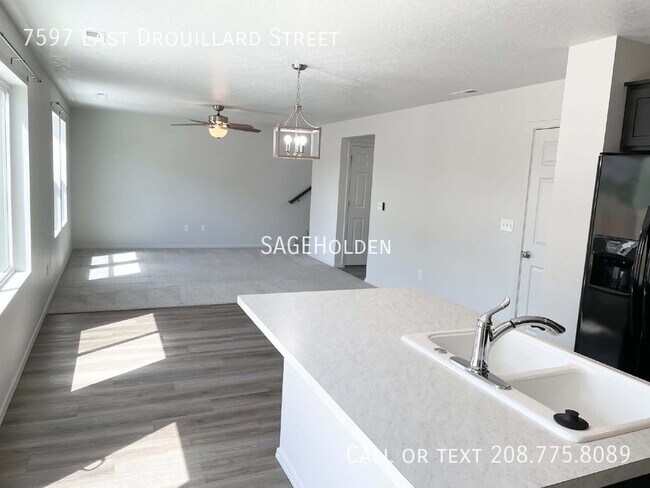 Building Photo - 7597 E Drouillard St