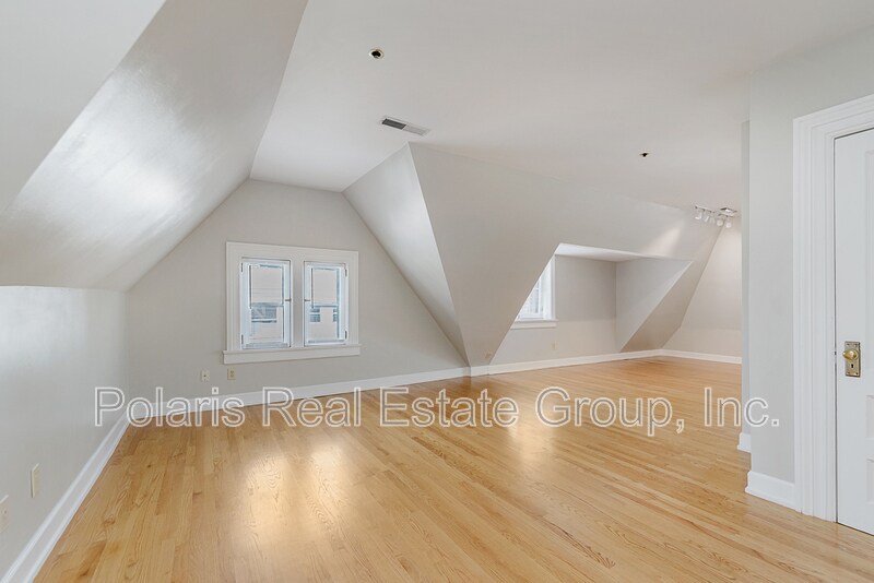 Building Photo - 101 E 14th St