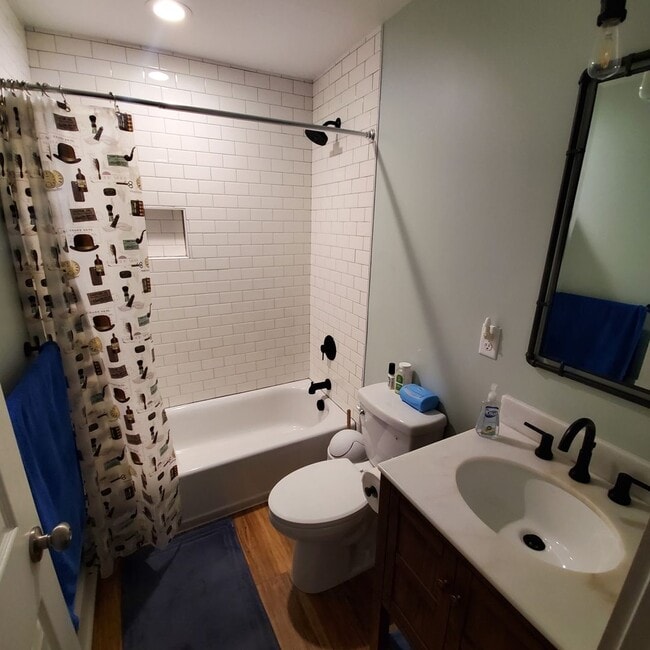 Building Photo - 2 Bedroom 1.5 Bath House in Park Circle No...
