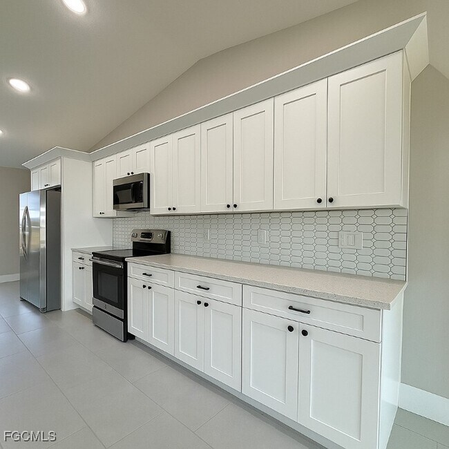 Building Photo - 112 NW 23rd Ave