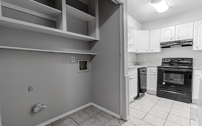 Building Photo - 1402 Bill Carrol Dr