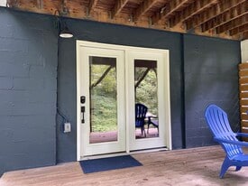 Private Entrance to 1 Bed/1 Bath Efficiency Apartment - 173 State St