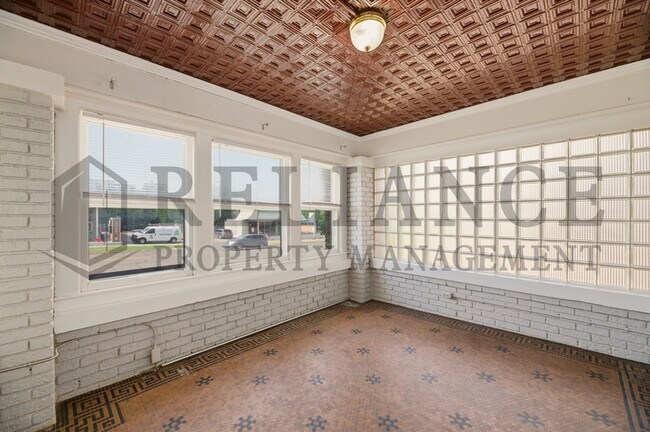 Building Photo - 3422 E Douglas Ave