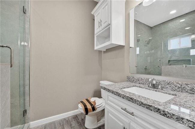 Building Photo - 15 Valle Vista St