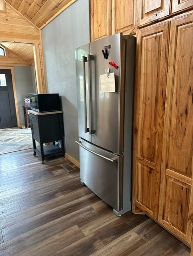 Building Photo - East Twin Lake Home - 3 BR, 2 Bath Single ...