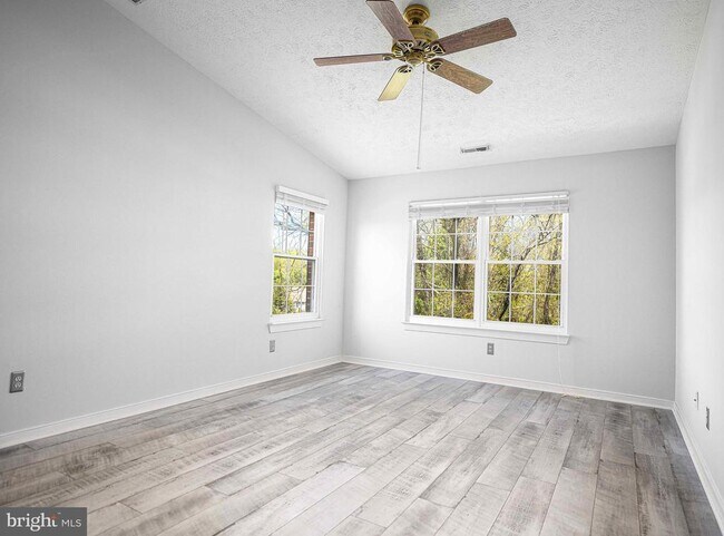 Building Photo - 201 Burkwood Ct