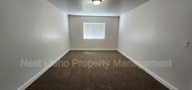 Building Photo - 5140 W Brunmier Dr