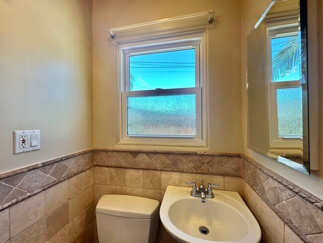 Building Photo - Meticulously Upgraded Single Family Home P...