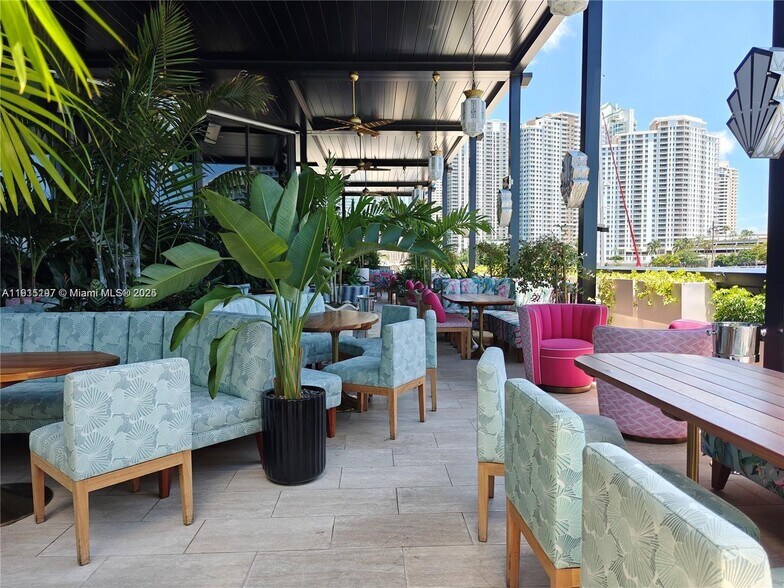 Building Photo - 801 S Miami Ave