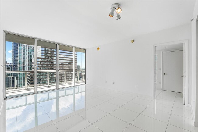 Building Photo - 495 Brickell Ave