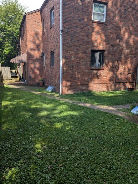 Building Photo - 920 S Braddock Ave