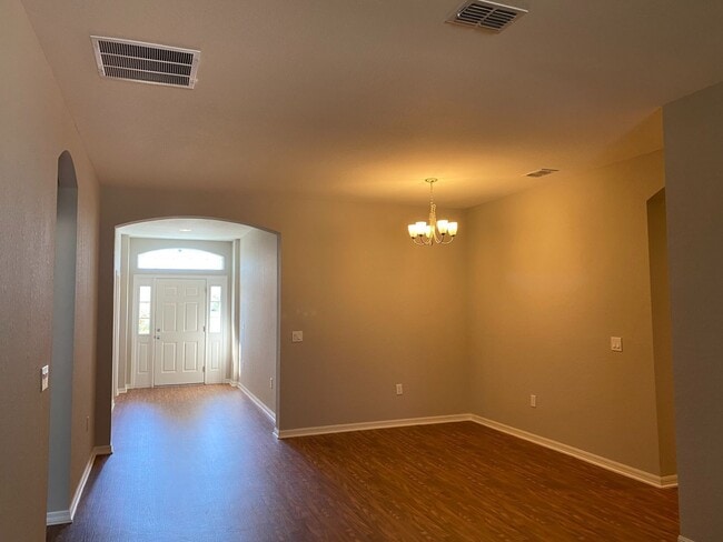 Building Photo - 481 Pheasant Dr