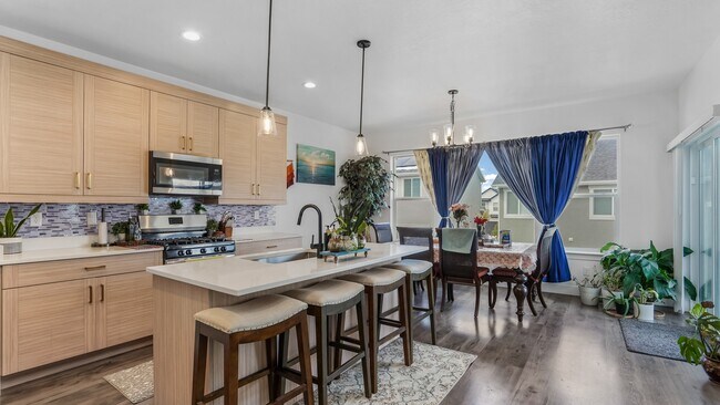 Building Photo - 4162 W Gate Keeper Dr