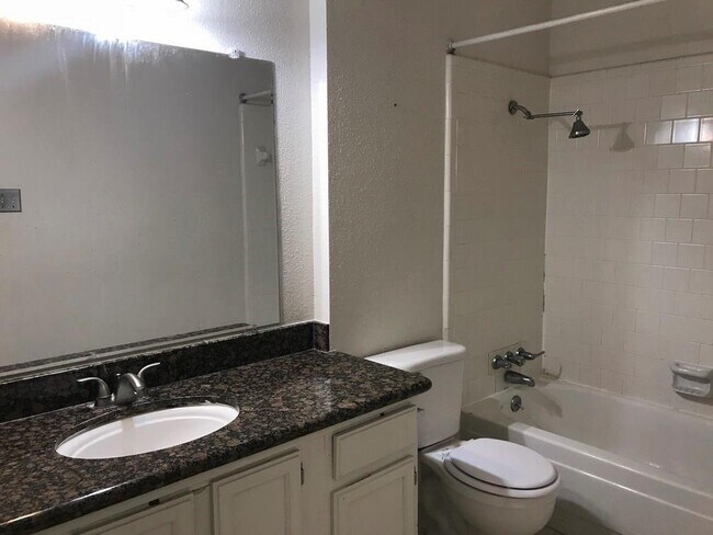 Building Photo - 1103 Ashdale Dr