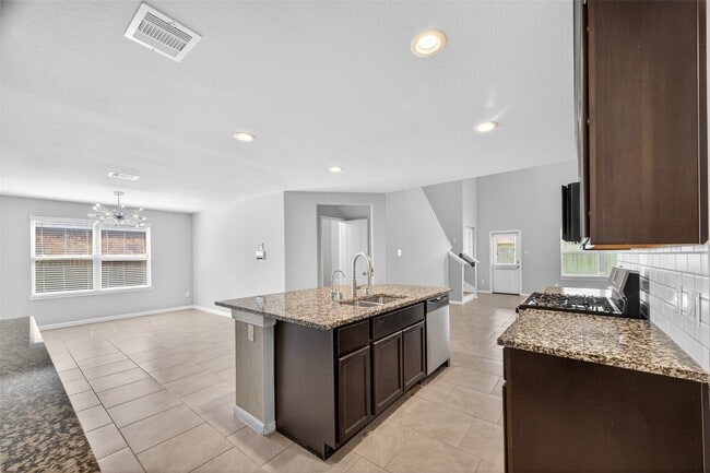 Building Photo - 718 Harvest Bluff Dr