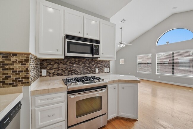 Building Photo - 3736 Main Plaza Dr