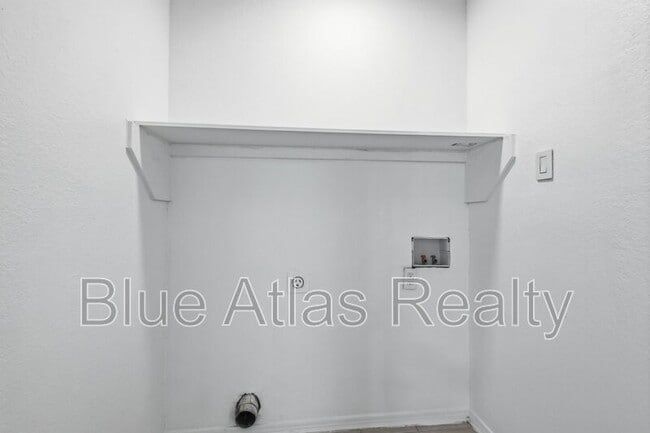 Building Photo - 6340 Mark Ct
