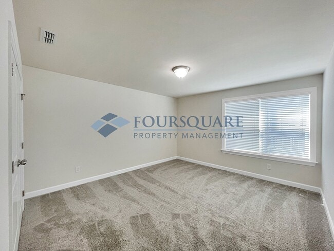 Building Photo - Spacious End-Unit Townhome with 2-Car Garage & Private Patio – Near Beaver Creek & Downtown Apex