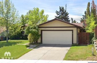 Building Photo - 1354 Frontier St