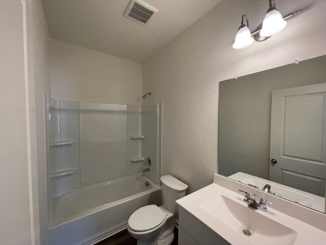 Building Photo - Super Nice One Story Home Near 1604 & Culebra....Move in as early as August 7, 2025