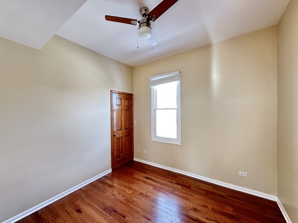 Building Photo - 2028 N Hamlin Ave