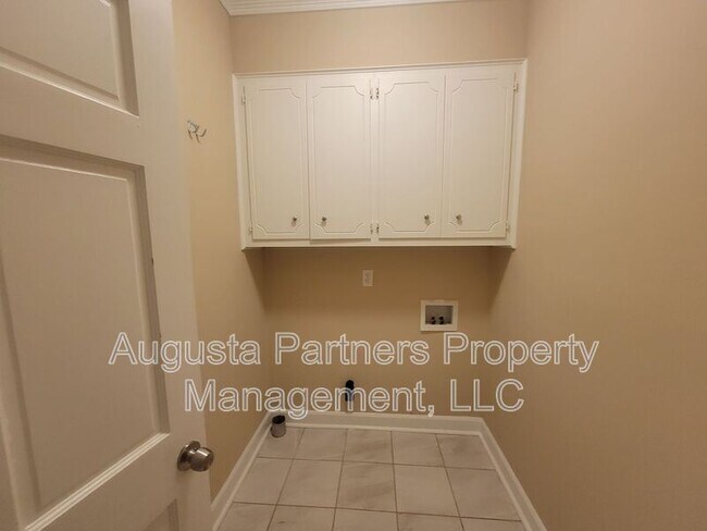 Building Photo - 288 Wakefield Ln S