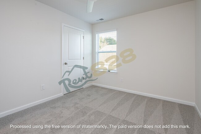 Building Photo - 96 Farmwood Ln