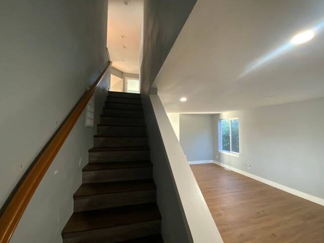 Building Photo - Newly Remodeled Tacoma Gem - Big and Spaci...