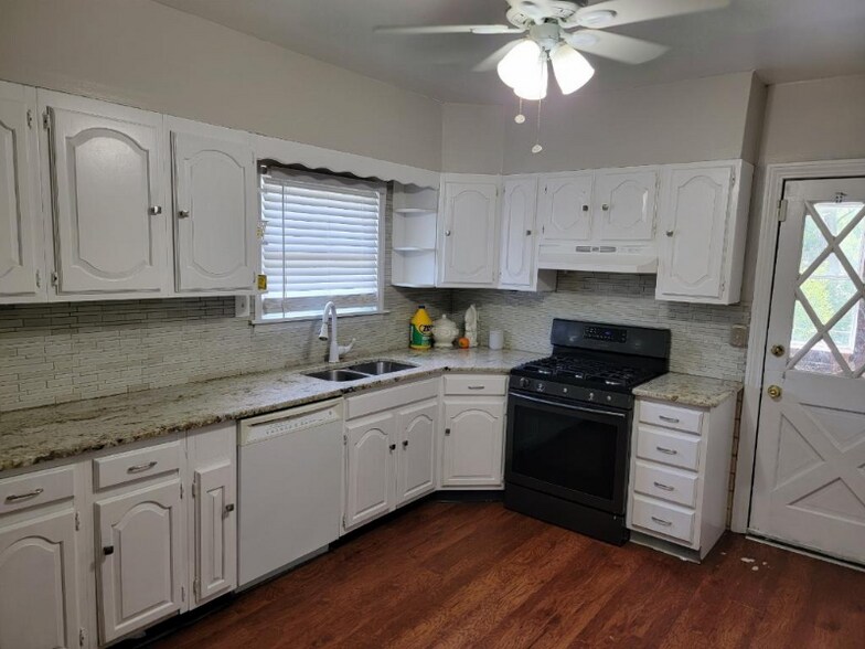 Building Photo - 8620 Moran Pl