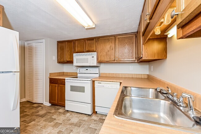 Building Photo - 8305 Gledstone Way