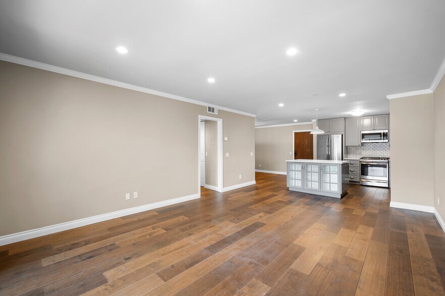 Building Photo - 310 N Jackson St