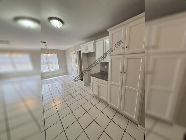 Building Photo - 15 Wedgewood Dr