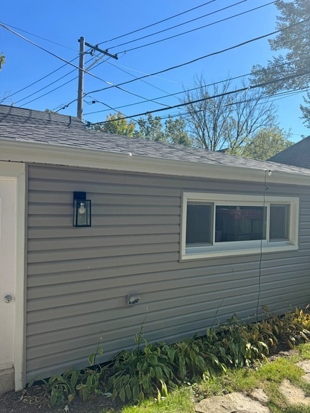 Building Photo - 644 W Hinsdale Ave