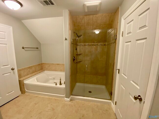 Building Photo - 1111 Pegasus Dr NW