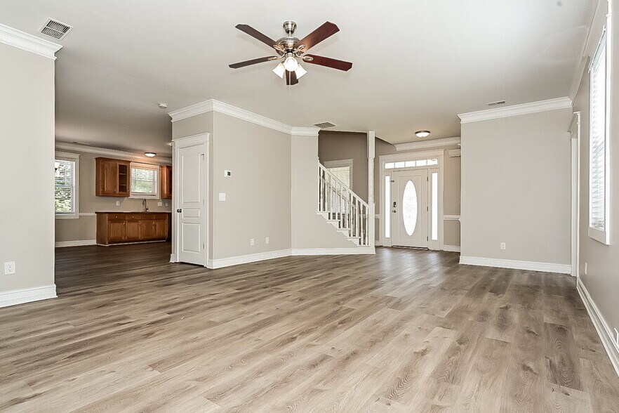 Building Photo - 120 Memory Ln
