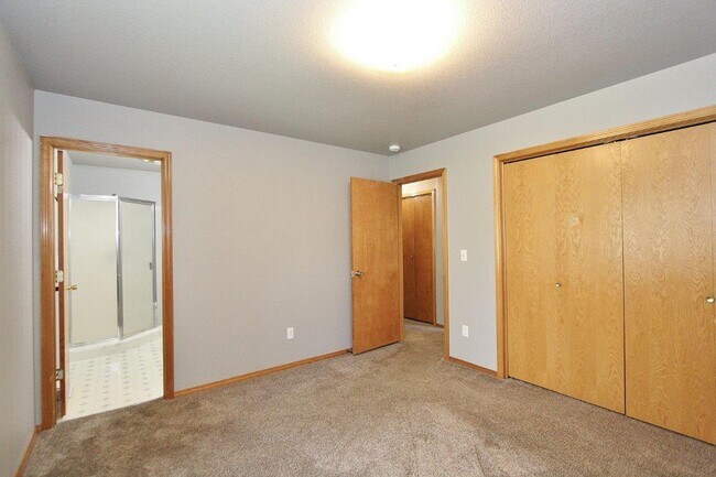 Building Photo - 2523 E Spruce St