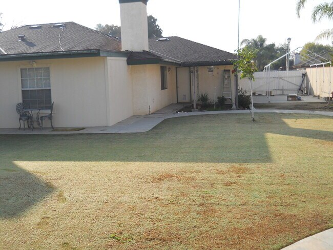 Building Photo - Beautiful Home in Wasco with Solar!!