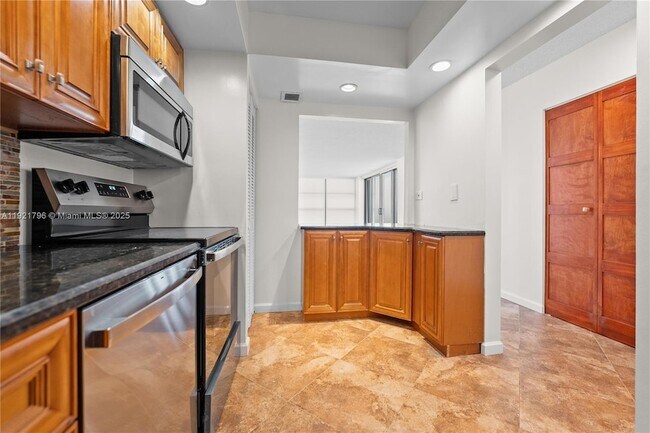 Building Photo - 20225 NE 34th Ct