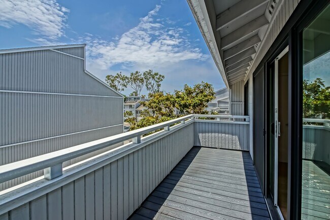 Building Photo - 14 Aries Ct