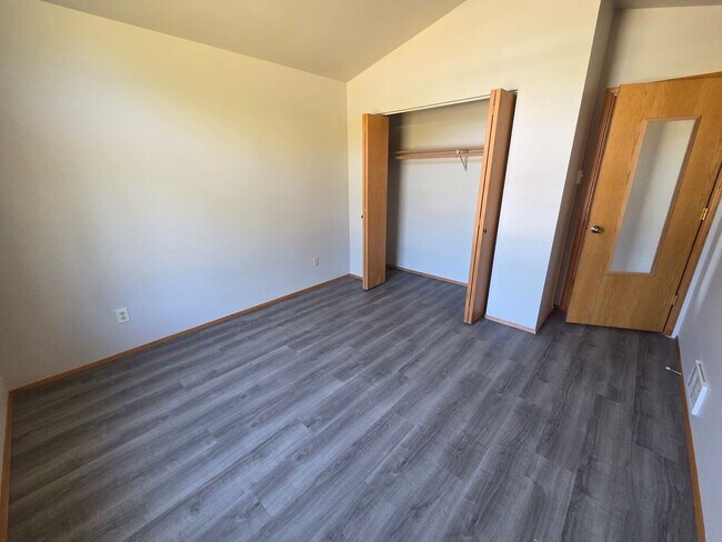 Building Photo - Port Ludlow Farmhouse for Rent, Freshly Updated and Available Now!
