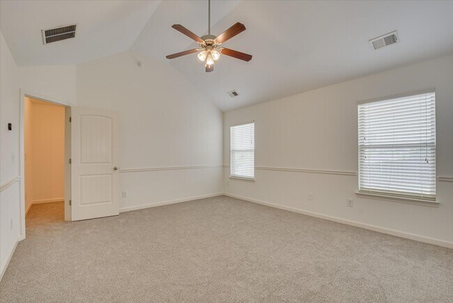 Building Photo - 476 Lory Ln