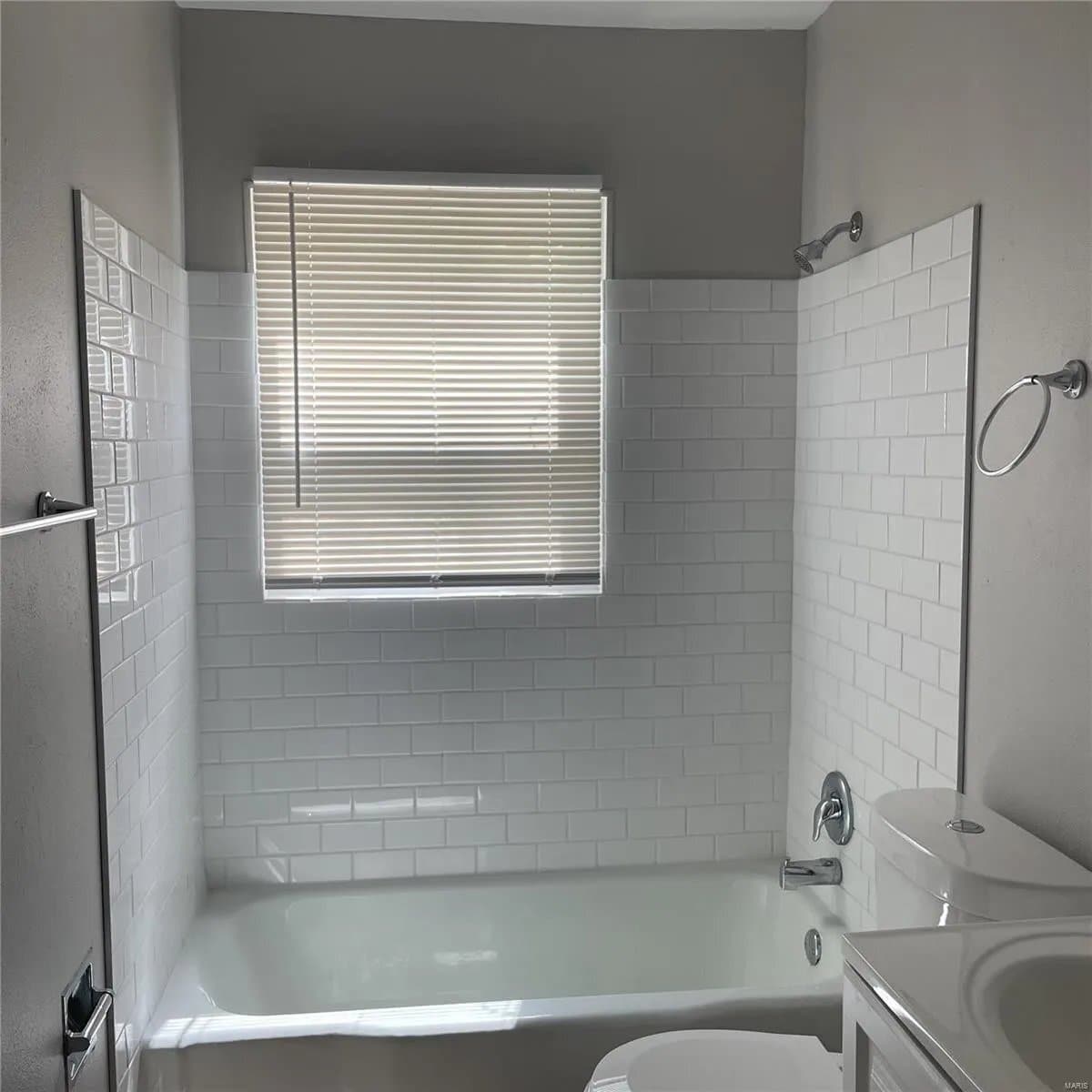 Building Photo - 12370 Pinta Dr