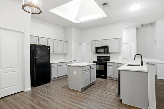 Building Photo - 7103 Greenspoint Dr