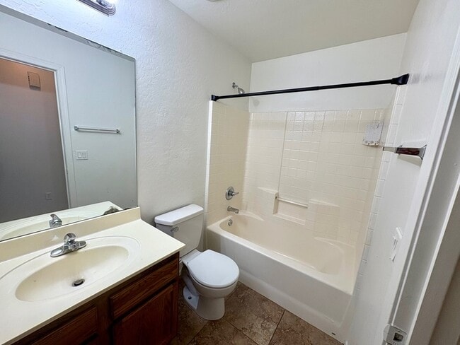 Building Photo - 7142 W Beverly Rd