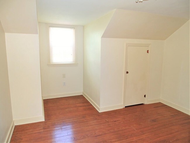 Building Photo - 534 Old Akron Rd